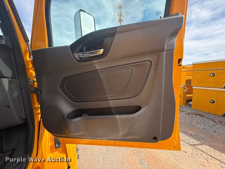image for item FV2090 2023 International LT625 semi truck