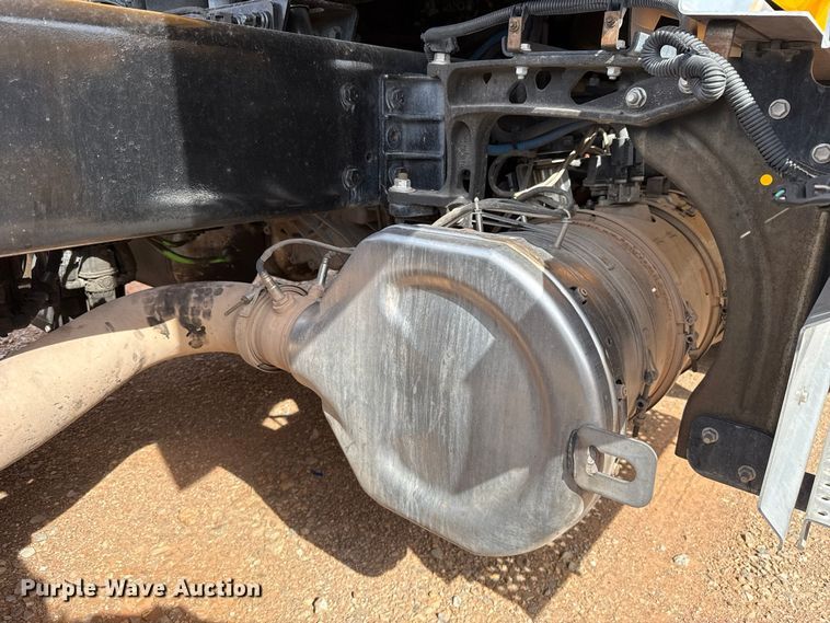 image for item FV2090 2023 International LT625 semi truck