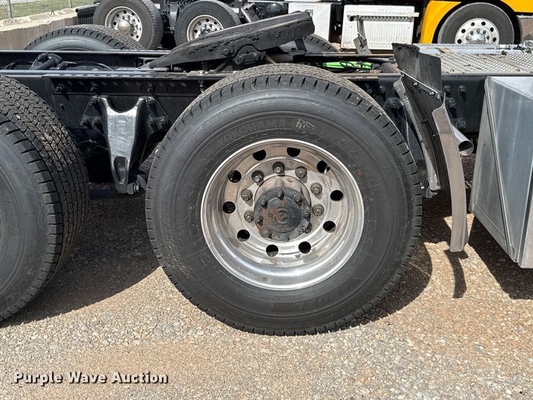 image for item FV2090 2023 International LT625 semi truck