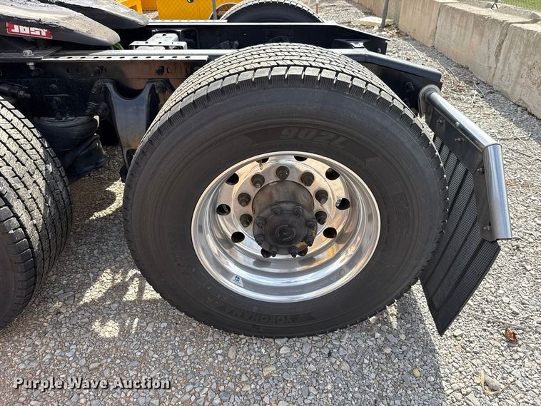 image for item FV2090 2023 International LT625 semi truck