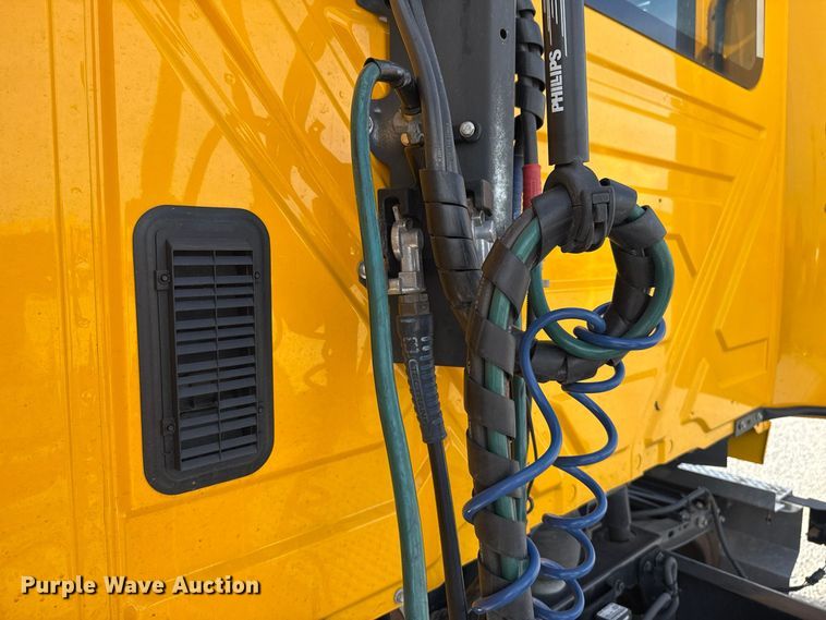image for item FV2091 2023 International LT625  semi truck