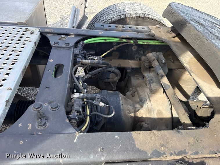 image for item FV2091 2023 International LT625  semi truck