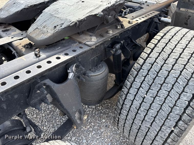 image for item FV2091 2023 International LT625  semi truck