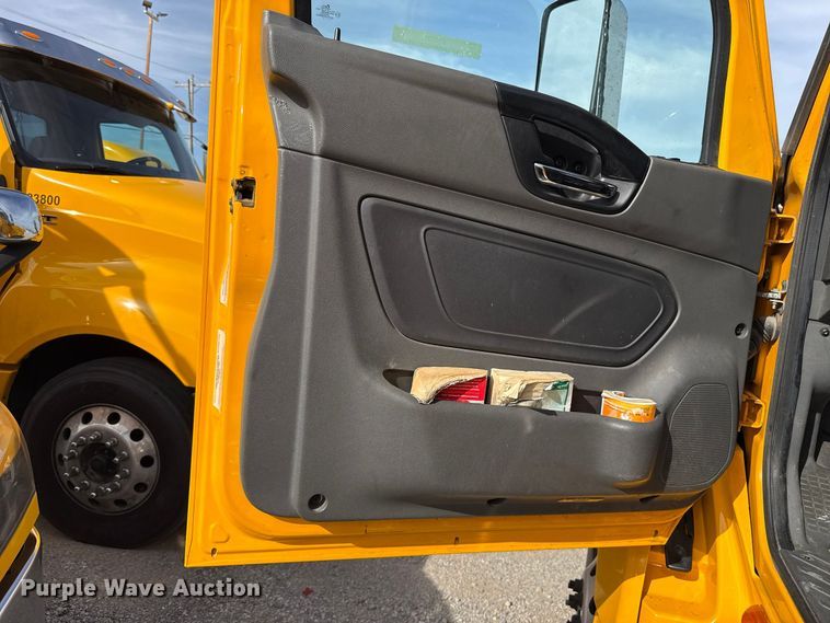image for item FV2091 2023 International LT625  semi truck