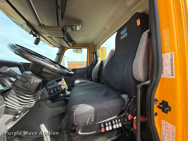 image for item FV2091 2023 International LT625  semi truck