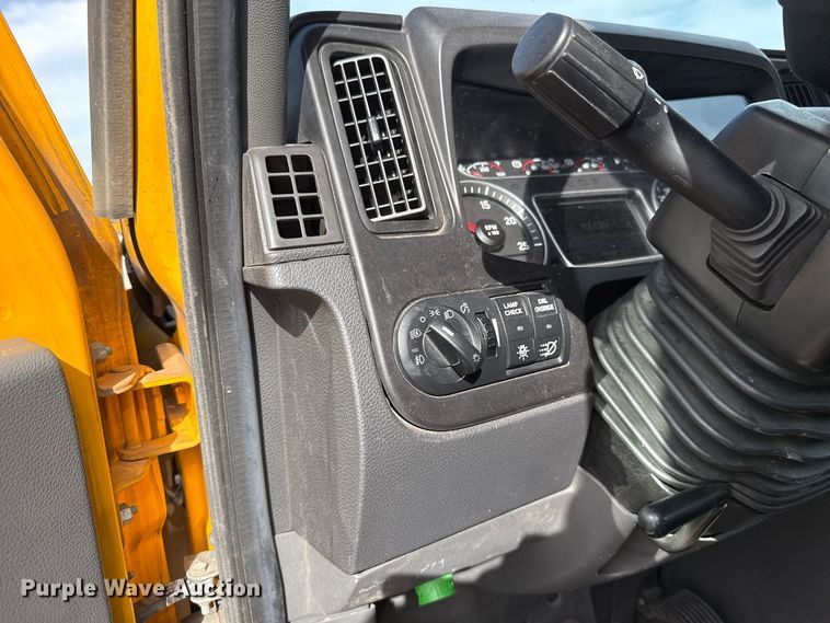 image for item FV2091 2023 International LT625  semi truck