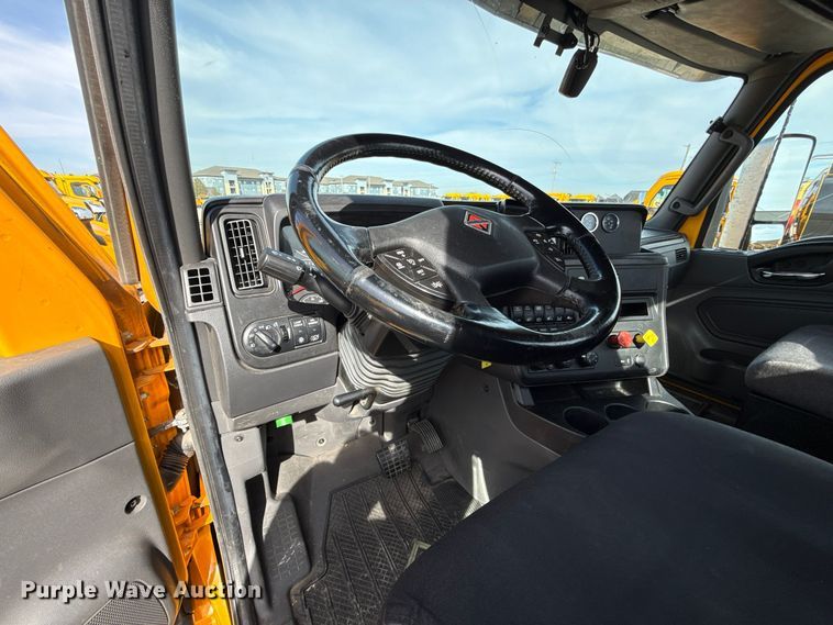 image for item FV2091 2023 International LT625  semi truck