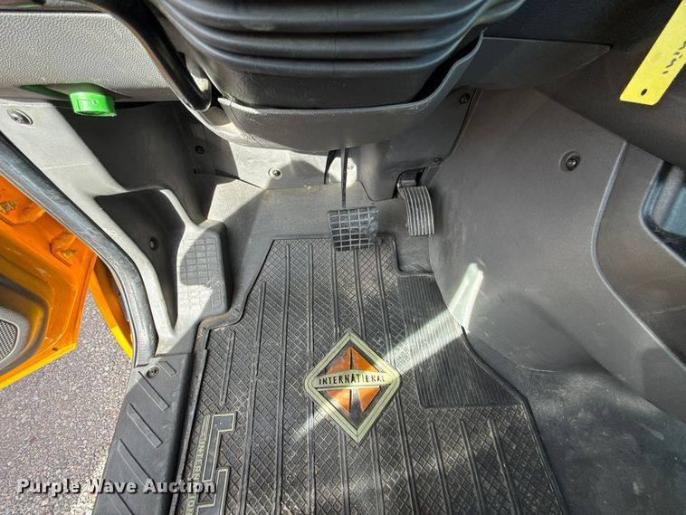 image for item FV2091 2023 International LT625  semi truck