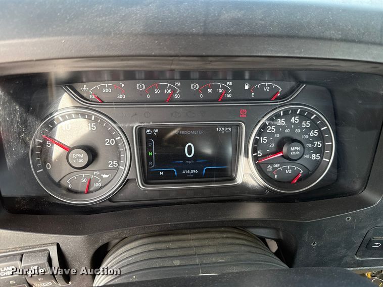 image for item FV2091 2023 International LT625  semi truck