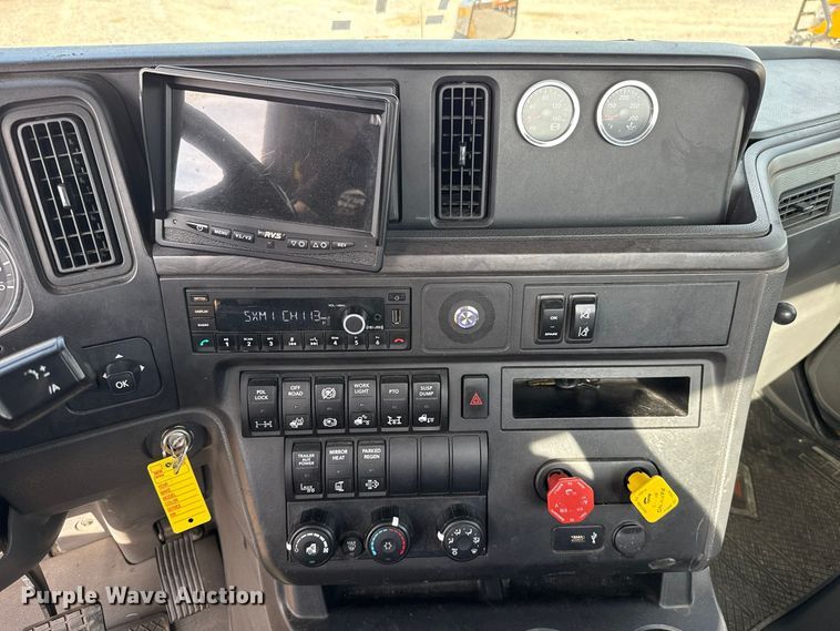 image for item FV2091 2023 International LT625  semi truck