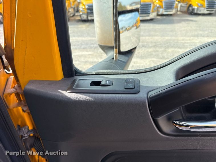 image for item FV2091 2023 International LT625  semi truck