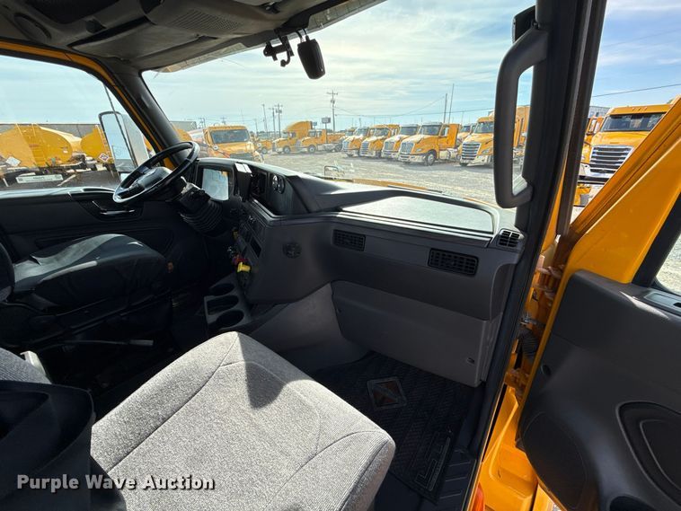 image for item FV2091 2023 International LT625  semi truck