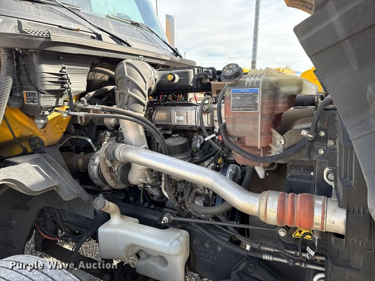 image for item FV2091 2023 International LT625  semi truck