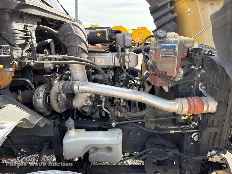 image for item FV2091 2023 International LT625  semi truck