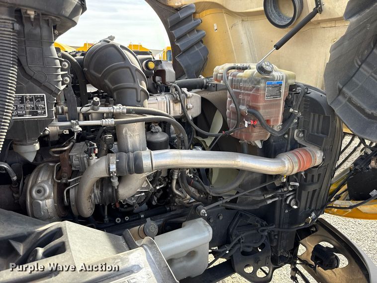 image for item FV2091 2023 International LT625  semi truck