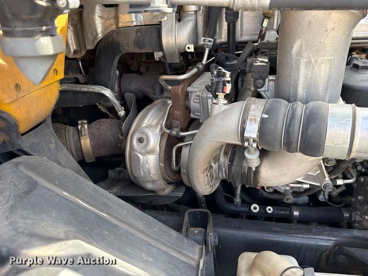 image for item FV2091 2023 International LT625  semi truck