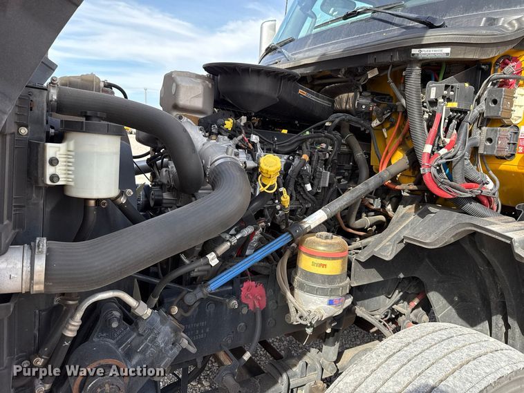 image for item FV2091 2023 International LT625  semi truck