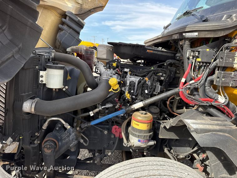 image for item FV2091 2023 International LT625  semi truck
