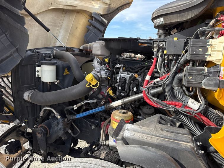 image for item FV2091 2023 International LT625  semi truck