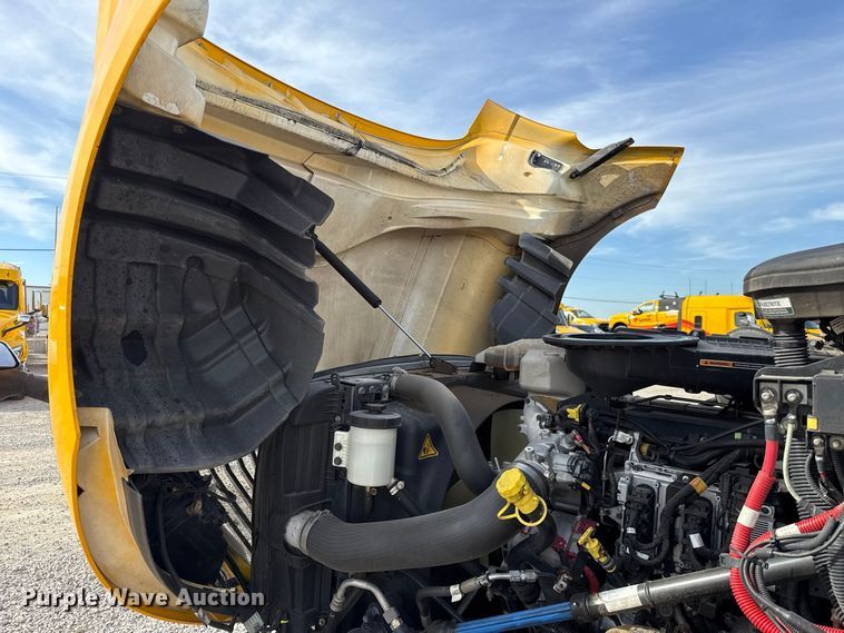 image for item FV2091 2023 International LT625  semi truck