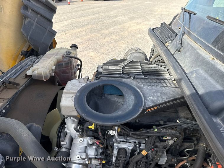 image for item FV2091 2023 International LT625  semi truck