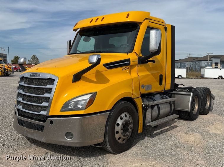 image for item FV2092 2022 Freightliner Cascadia 126 semi truck