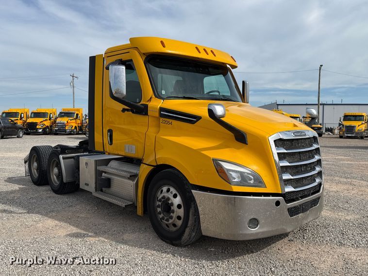 image for item FV2092 2022 Freightliner Cascadia 126 semi truck