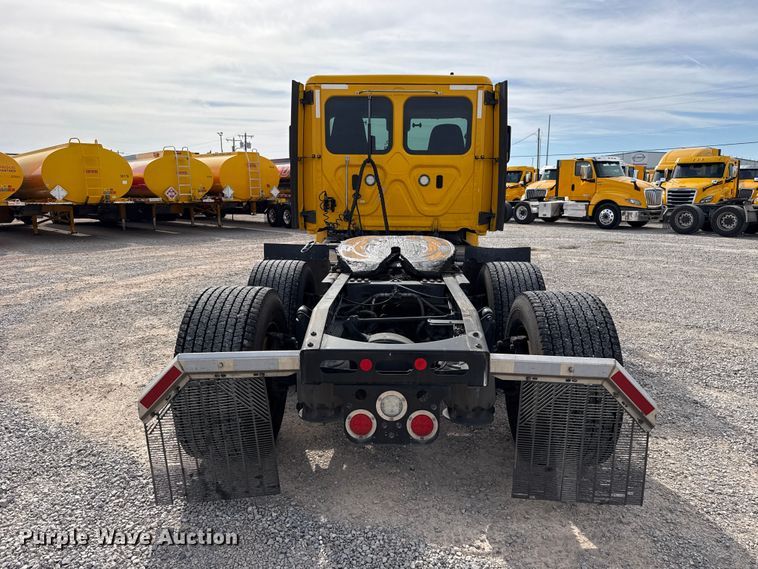image for item FV2092 2022 Freightliner Cascadia 126 semi truck
