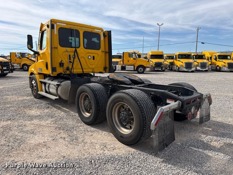 image for item FV2092 2022 Freightliner Cascadia 126 semi truck