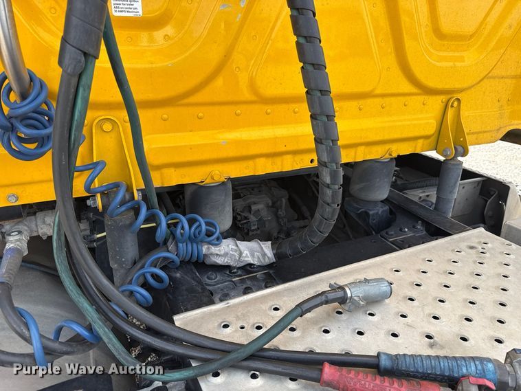 image for item FV2092 2022 Freightliner Cascadia 126 semi truck