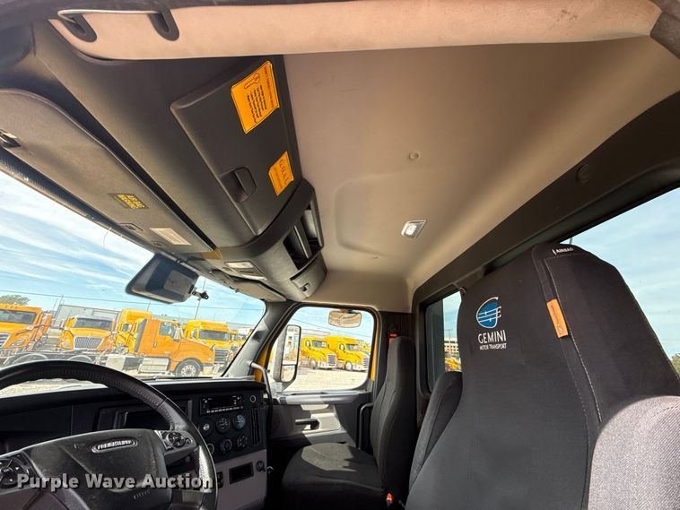 image for item FV2092 2022 Freightliner Cascadia 126 semi truck