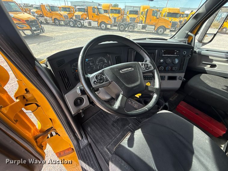 image for item FV2092 2022 Freightliner Cascadia 126 semi truck