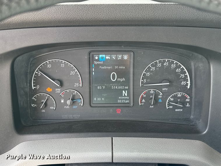 image for item FV2092 2022 Freightliner Cascadia 126 semi truck