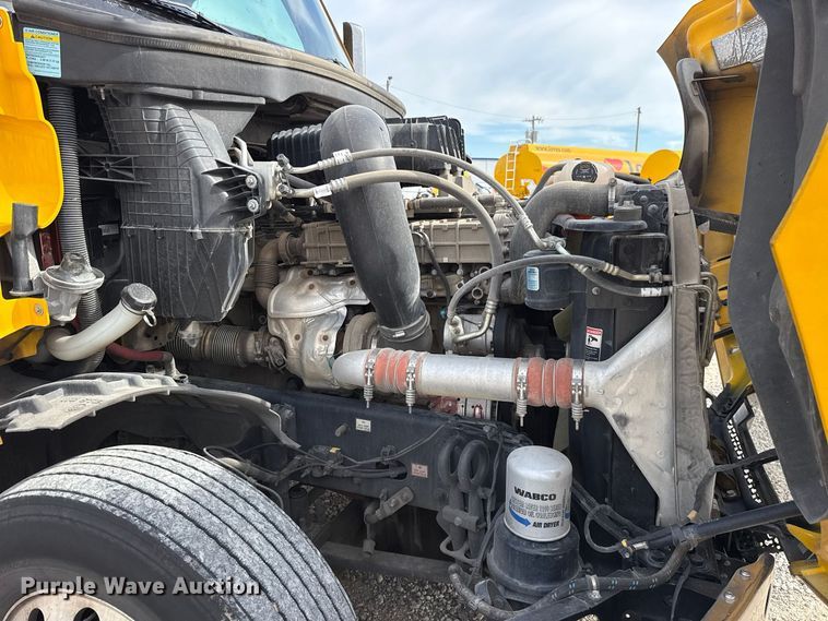 image for item FV2092 2022 Freightliner Cascadia 126 semi truck