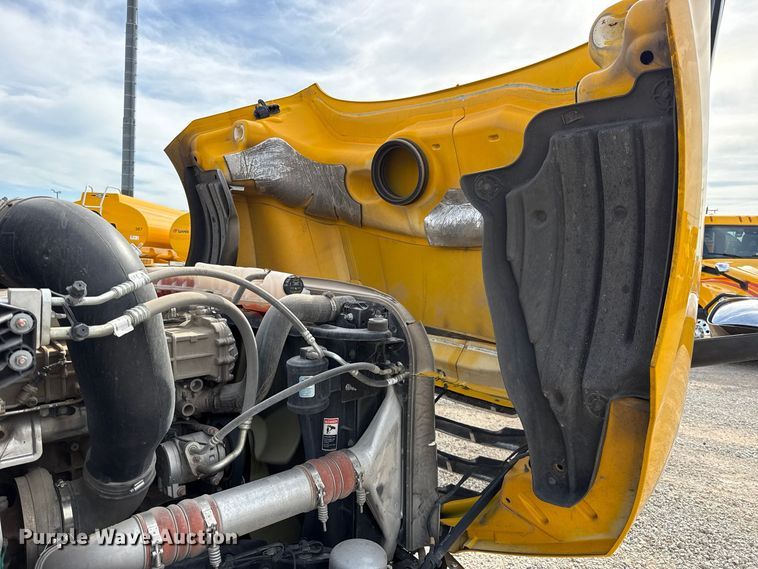 image for item FV2092 2022 Freightliner Cascadia 126 semi truck