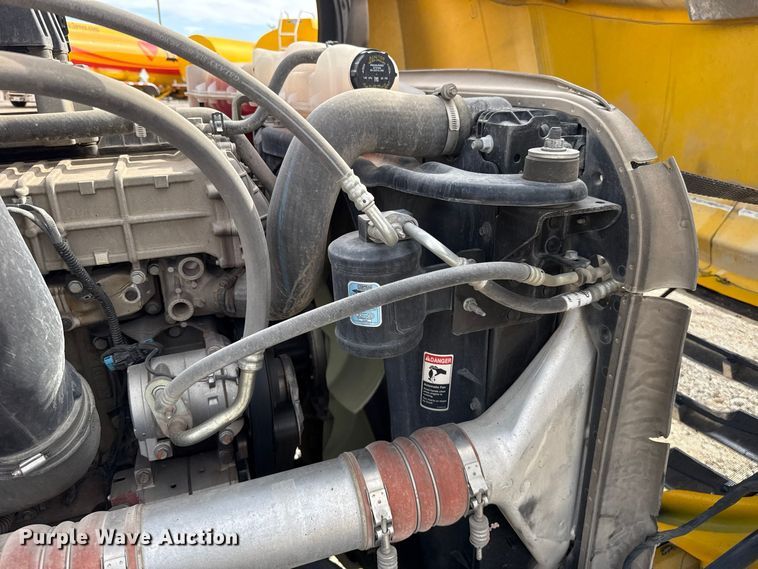 image for item FV2092 2022 Freightliner Cascadia 126 semi truck