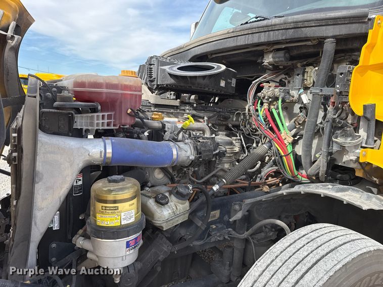 image for item FV2092 2022 Freightliner Cascadia 126 semi truck
