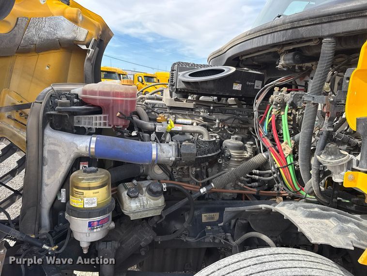 image for item FV2092 2022 Freightliner Cascadia 126 semi truck