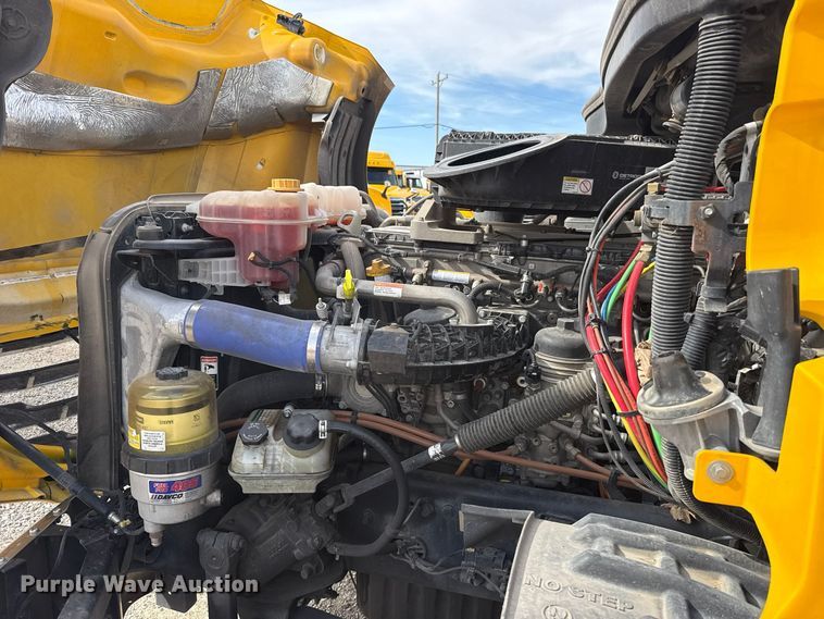 image for item FV2092 2022 Freightliner Cascadia 126 semi truck