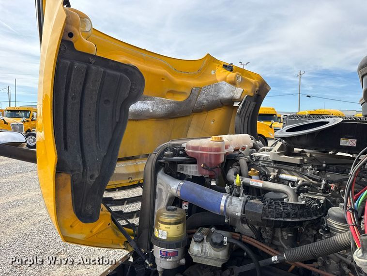 image for item FV2092 2022 Freightliner Cascadia 126 semi truck