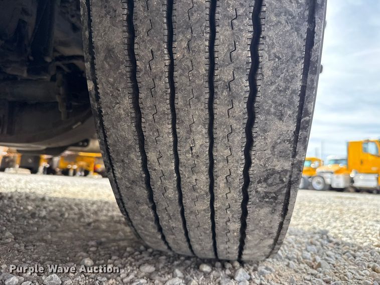 image for item FV2092 2022 Freightliner Cascadia 126 semi truck