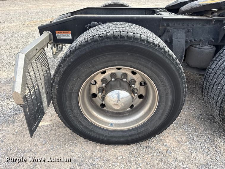 image for item FV2092 2022 Freightliner Cascadia 126 semi truck