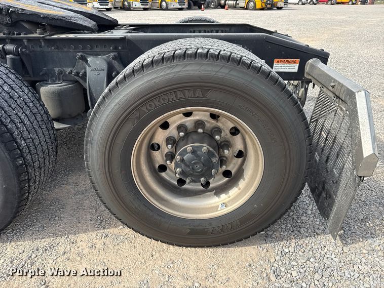 image for item FV2092 2022 Freightliner Cascadia 126 semi truck