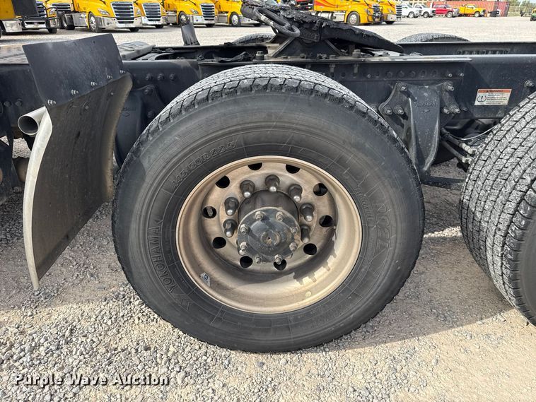 image for item FV2092 2022 Freightliner Cascadia 126 semi truck