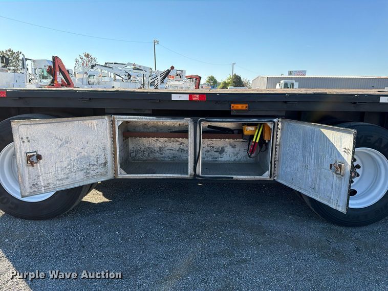image for item FW3581 1999 Great Dane Trailers GPMWSAR245 flatbed trailer