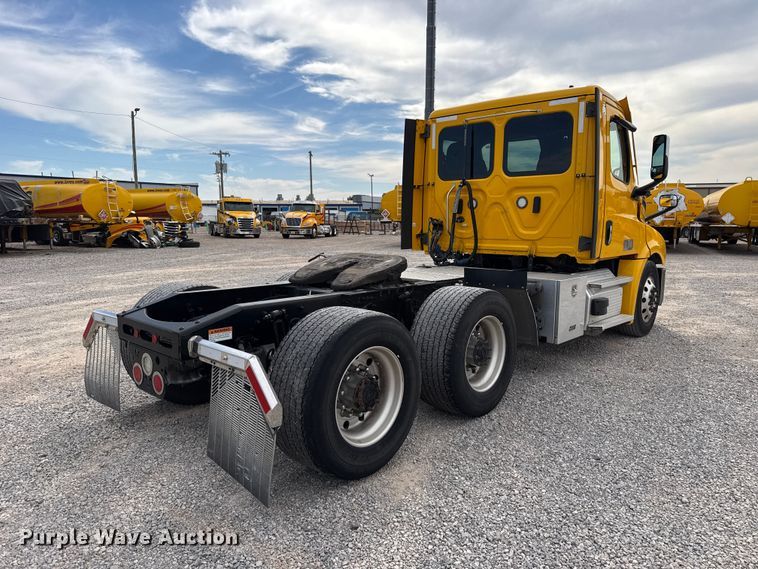 image for item HI9381 2022 Freightliner Cascadia 126 semi truck