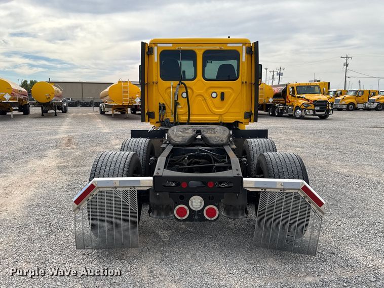 image for item HI9381 2022 Freightliner Cascadia 126 semi truck