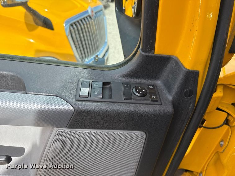 image for item HI9381 2022 Freightliner Cascadia 126 semi truck