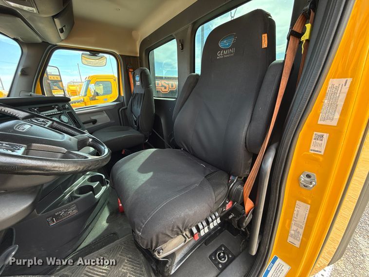 image for item HI9381 2022 Freightliner Cascadia 126 semi truck