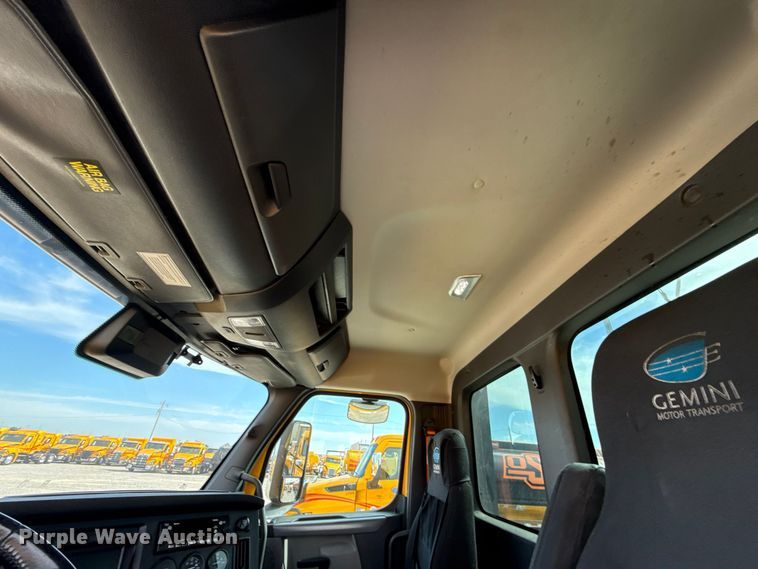 image for item HI9381 2022 Freightliner Cascadia 126 semi truck